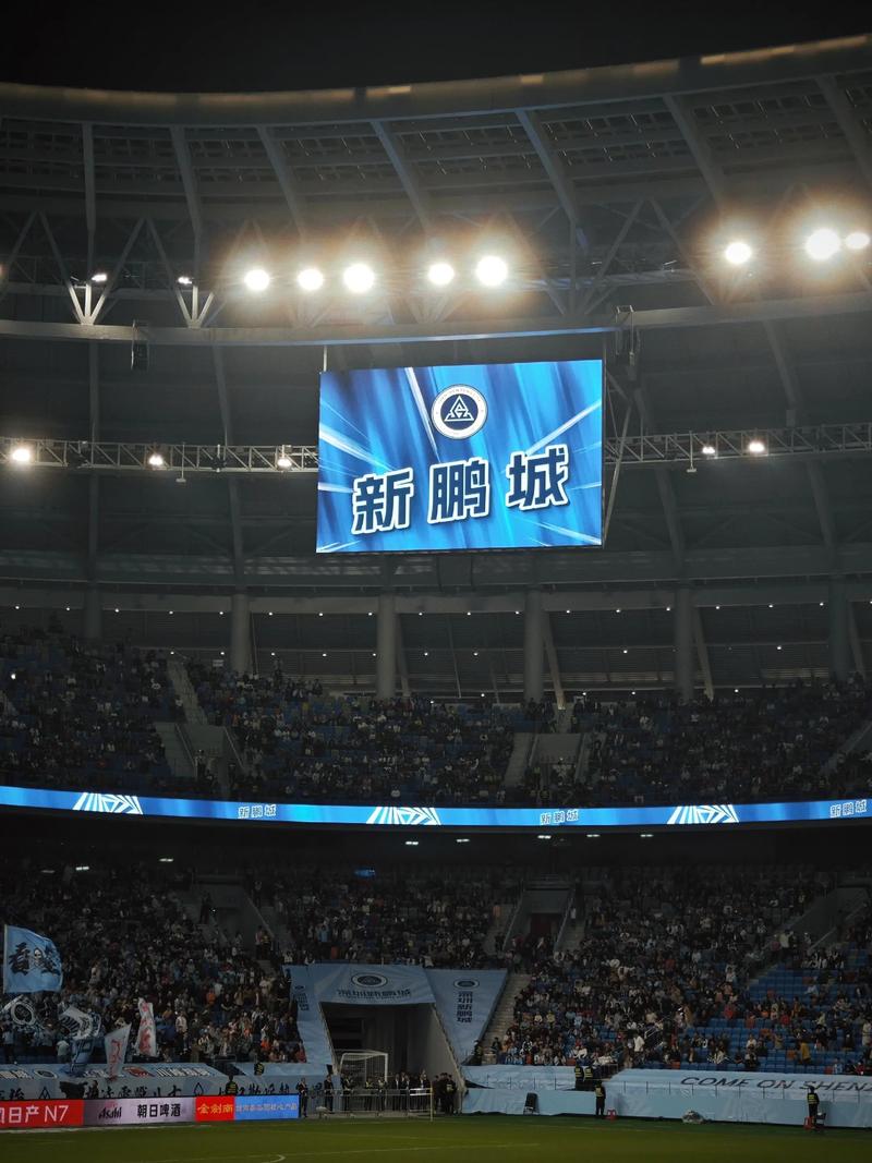 河南队客场大胜武汉三镇2-5，11号球员表现最出色