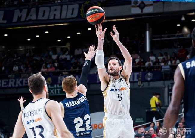 维尼修斯续约谈判陷僵局：皇马的底线与球员的坚持